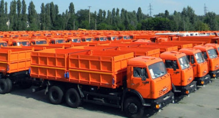 Стоянка КАМАЗОВ