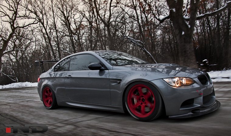 BMW 3 красные диски