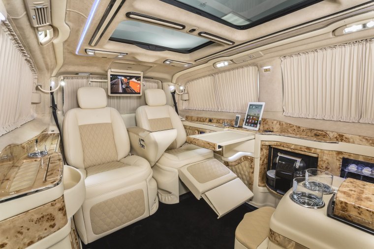 Микроавтобус Мерседес Лакшари