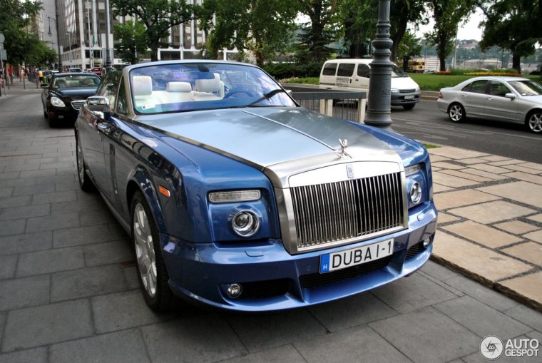 Rolls Royce Phantom 2018 черный