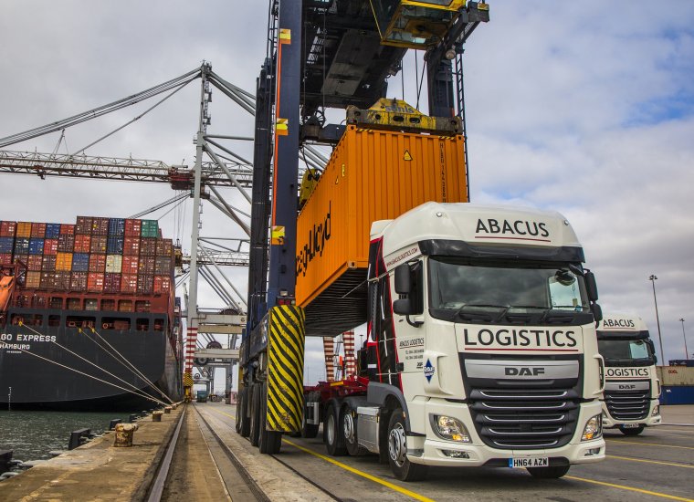 DAF XF Container transport