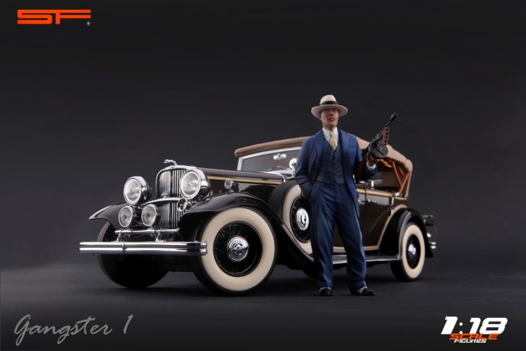 Гангстер на рестро машине