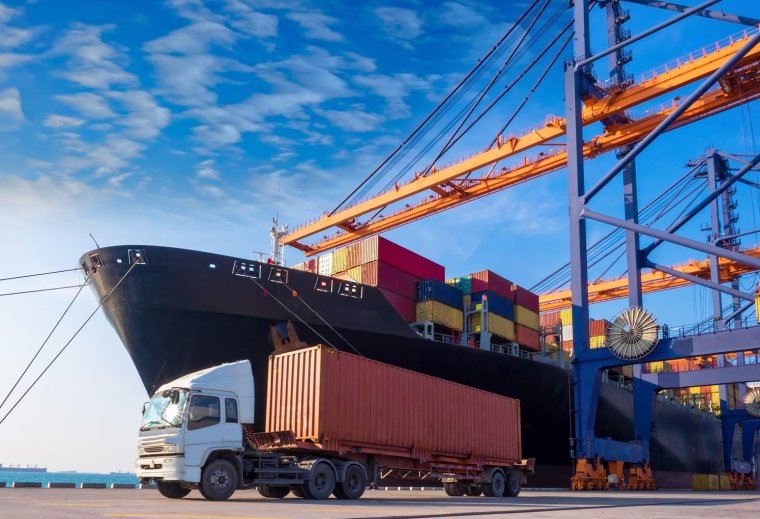 Погрузка контейнеров