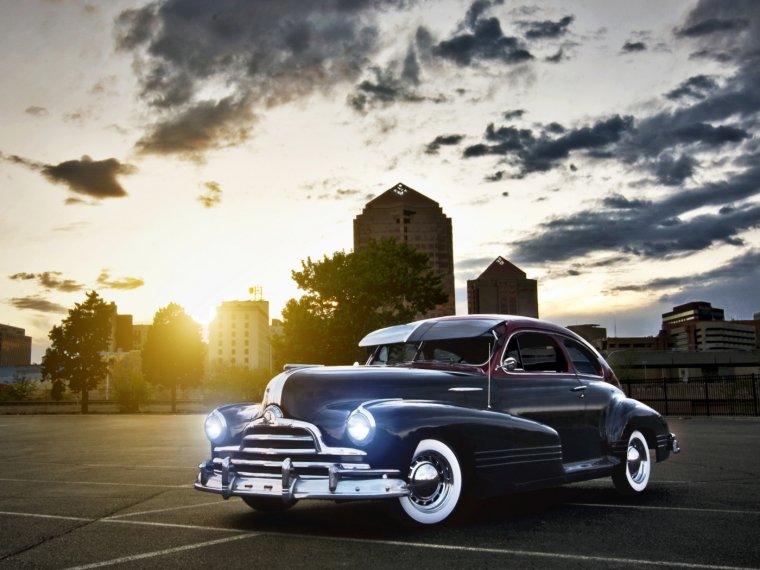 Ретро машины в городе