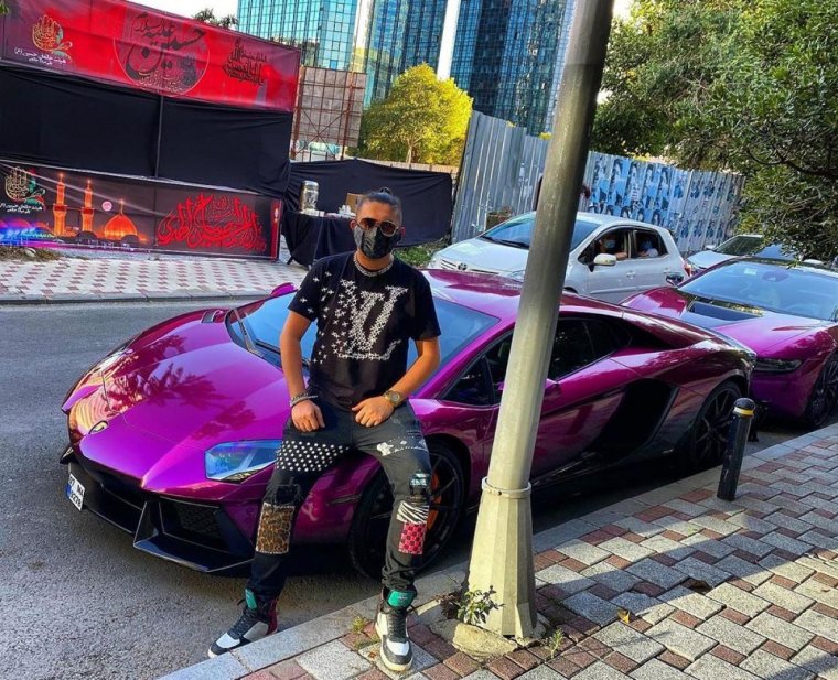 Продает арбузы из Ламборгини