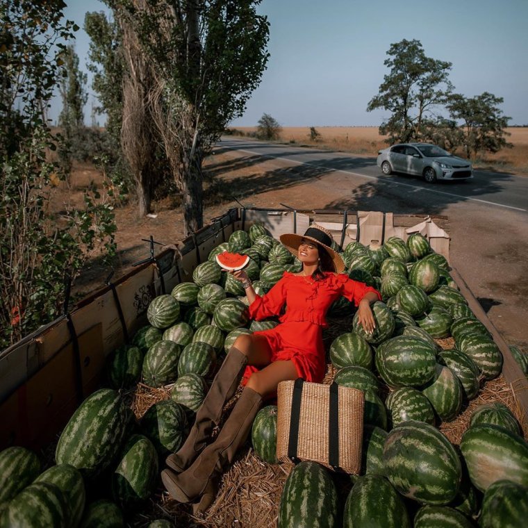 Фура с арбузами