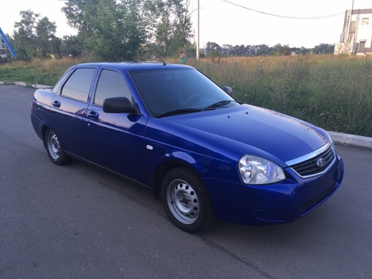 Лада Приора синяя седан