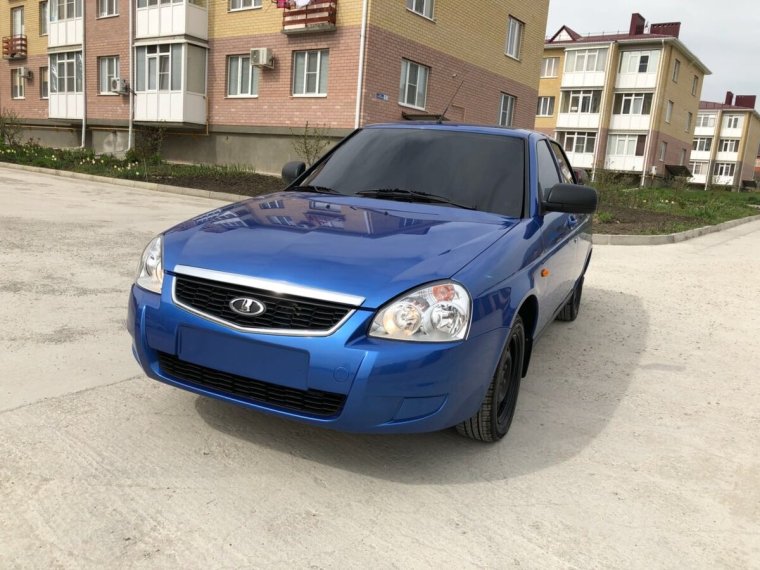 Лада Приора синяя седан