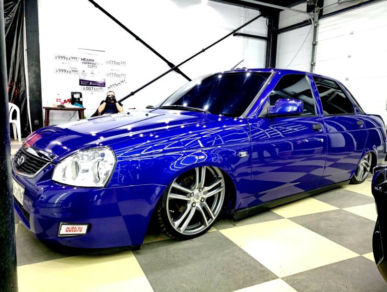 Синяя Приора седан