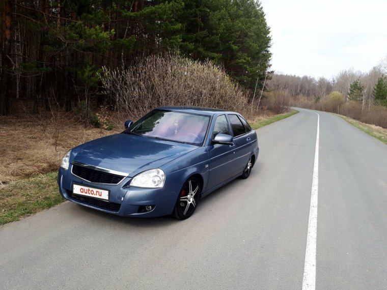 Лада Приора хэтчбек темно синяя