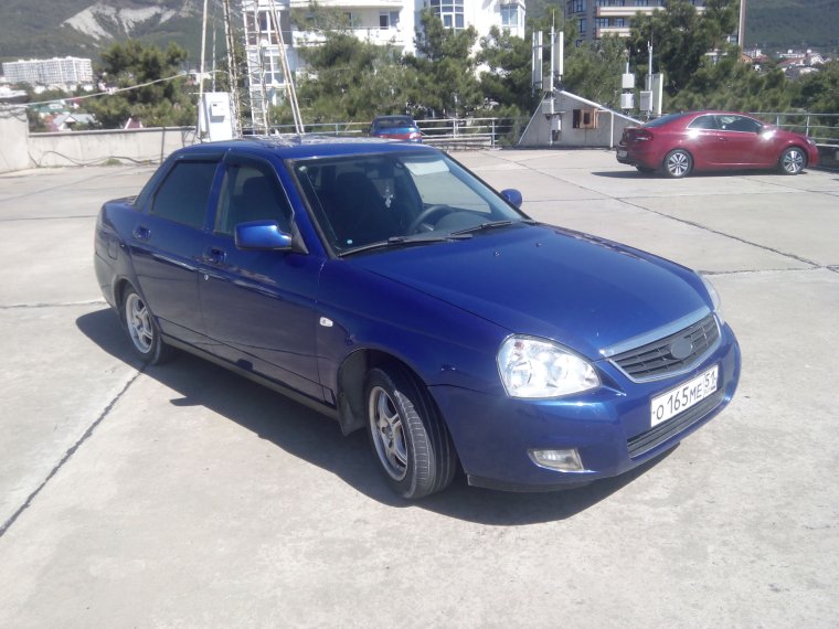 Лада Приора синяя седан