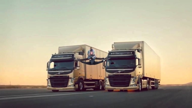 Жан-Клод Ван Дамм шпагат