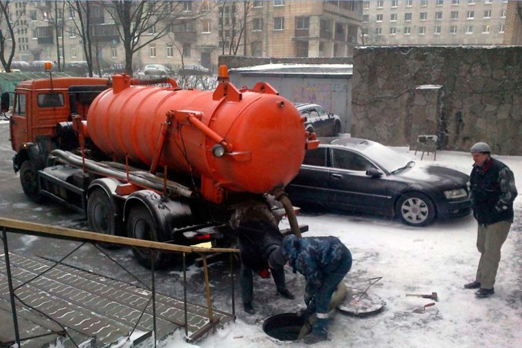 КАМАЗ выкачка ям