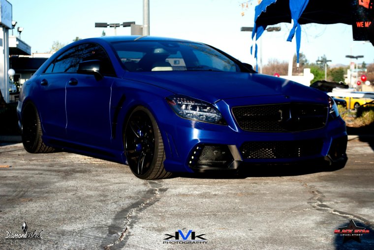 Темно синий авто