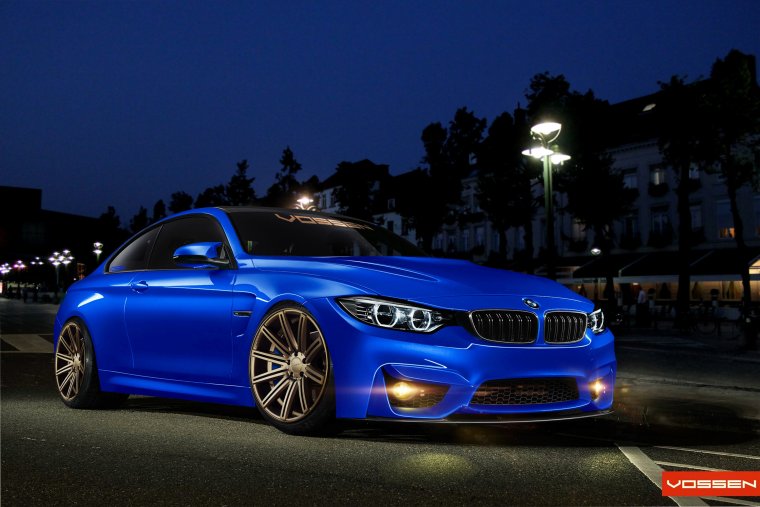 БМВ м4 темно синий