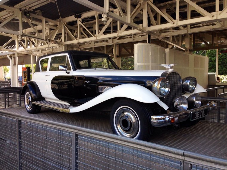 Мерседес Круэлла машина