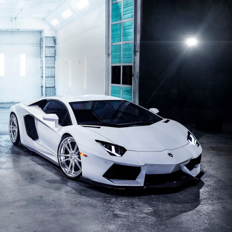 Ламборгини авентадор белый