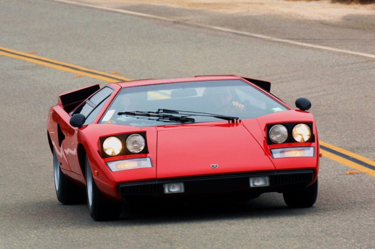 Lamborghini Countach lp400 с выдвижными фарами