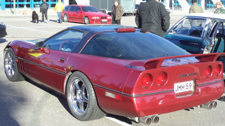 Крайслер со слепыми фарами