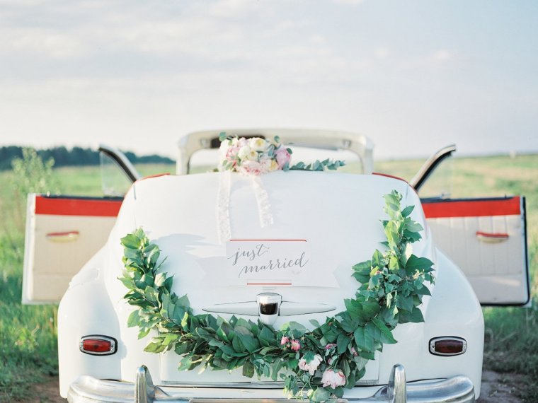 Украшение машины на свадьбу в стиле рустик