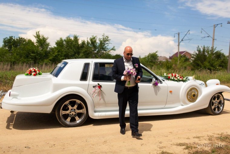 Свадебный ретро автомобиль