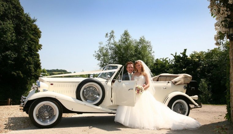 Свадебная фотосессия с ретро авто