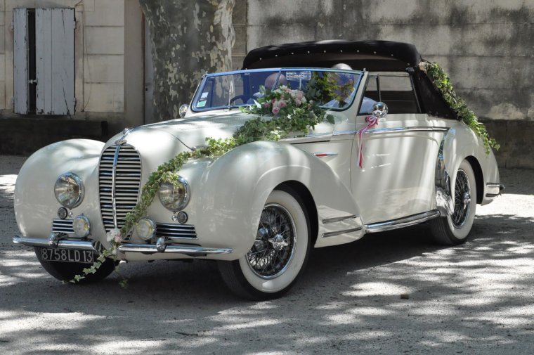 Старая машина на свадьбу