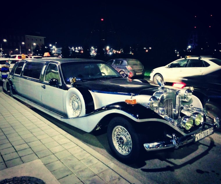Mitsuoka Limousine