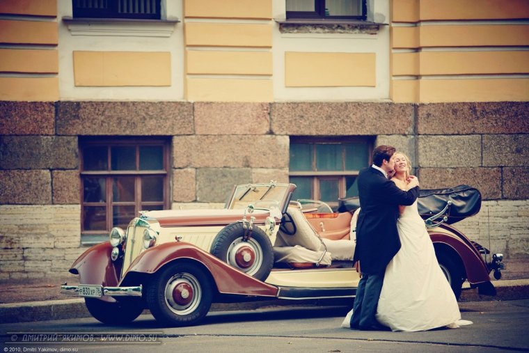 Свадебная съемка с ретро автомобилем