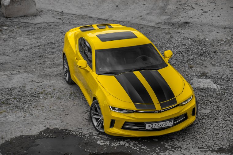 Chevrolet Camaro желтый с черными