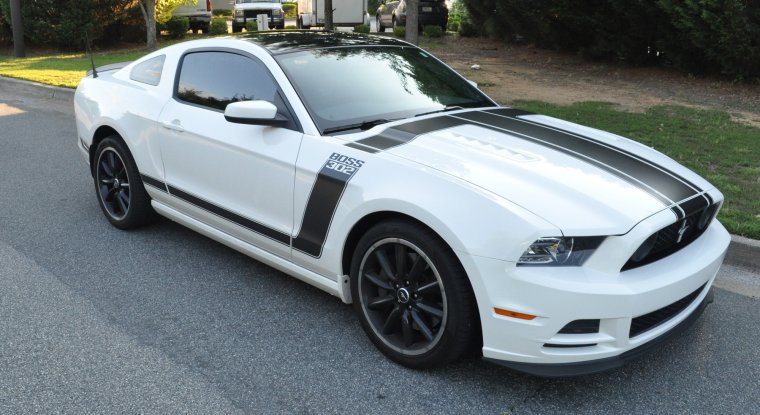 Boss 302 белый