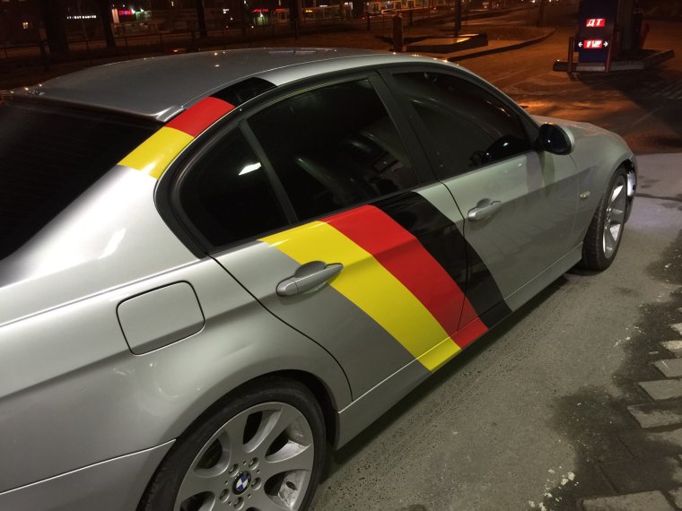 Немецкие флаги на БМВ е46