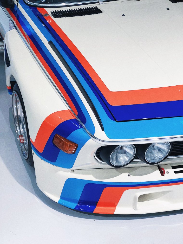 Цветные полосы на авто