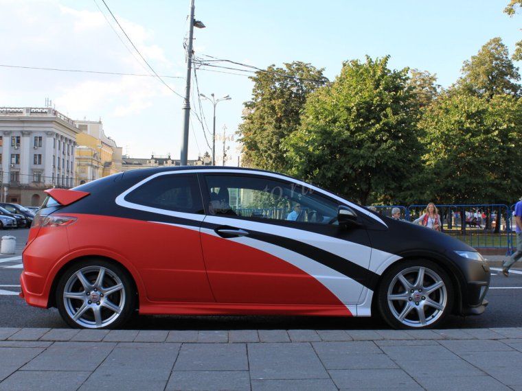 Двухцветная оклейка авто