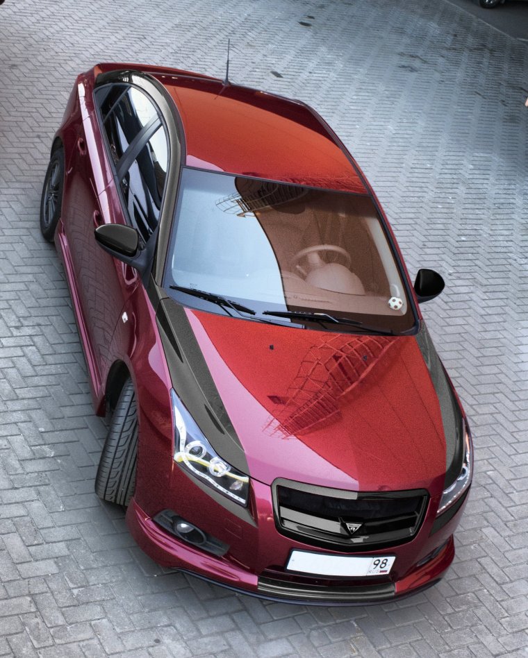 Шевроле Круз хэтчбек красный с черной крышей