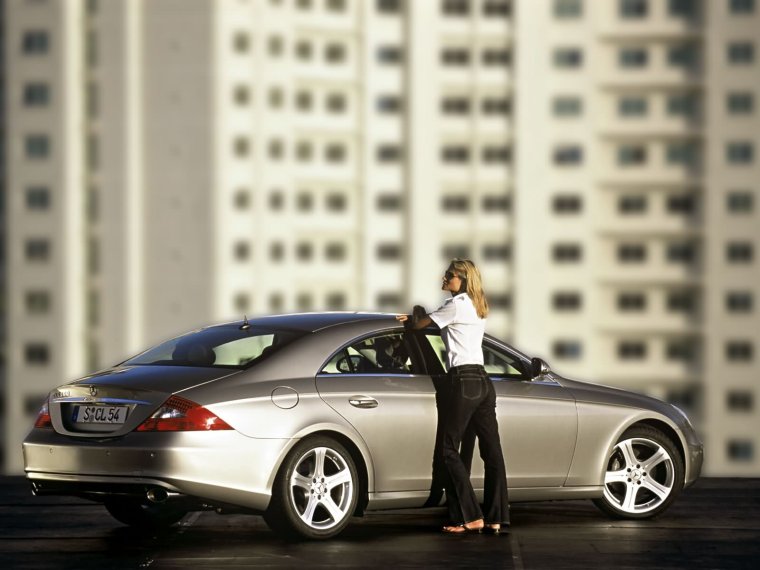 Мерседес CLS 600 И девушка