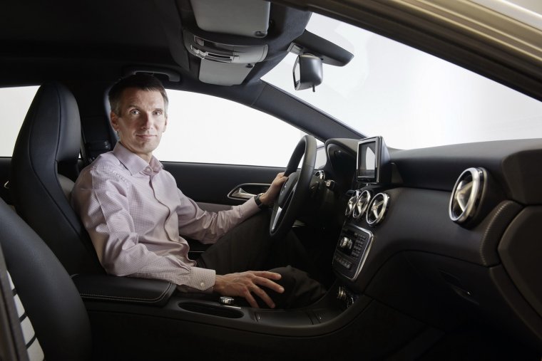 Парень на мерседесе