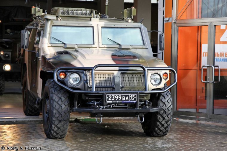 LMV Light multirole vehicle бронеавтомобиль Рысь Iveco