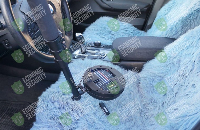 Подслушиватель в машину