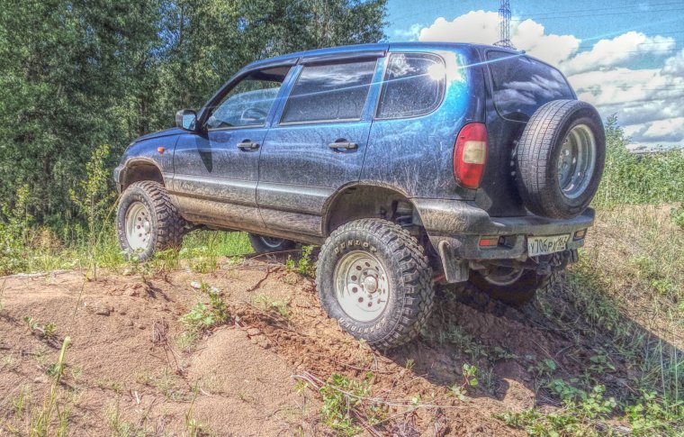 Нива Шевроле на 33 грязевых колесах