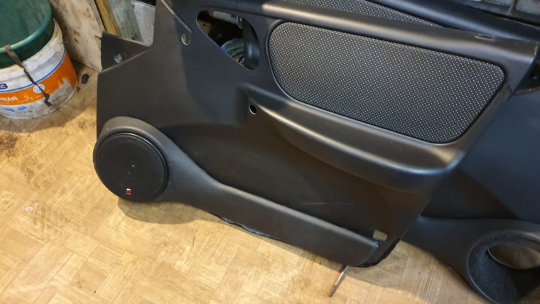 Подиумы передних дверей Нива Шевроле