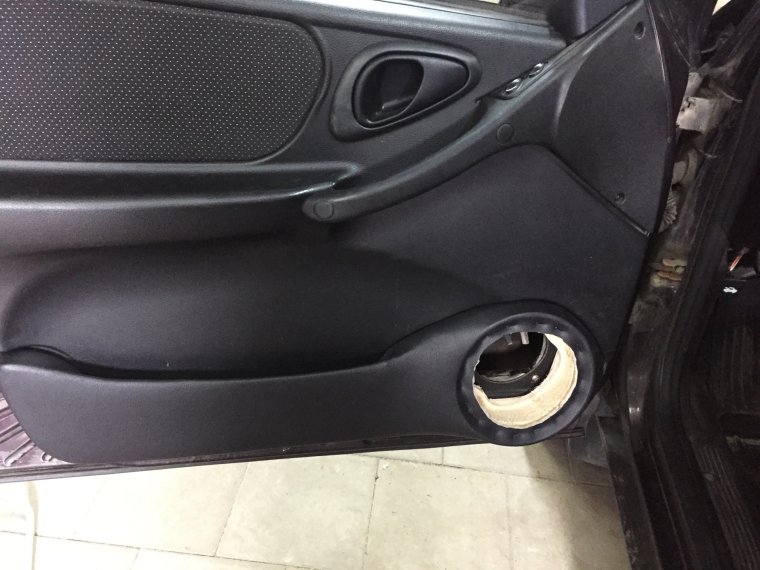 Обшивки Нива Шевроле под 16+20 динамики