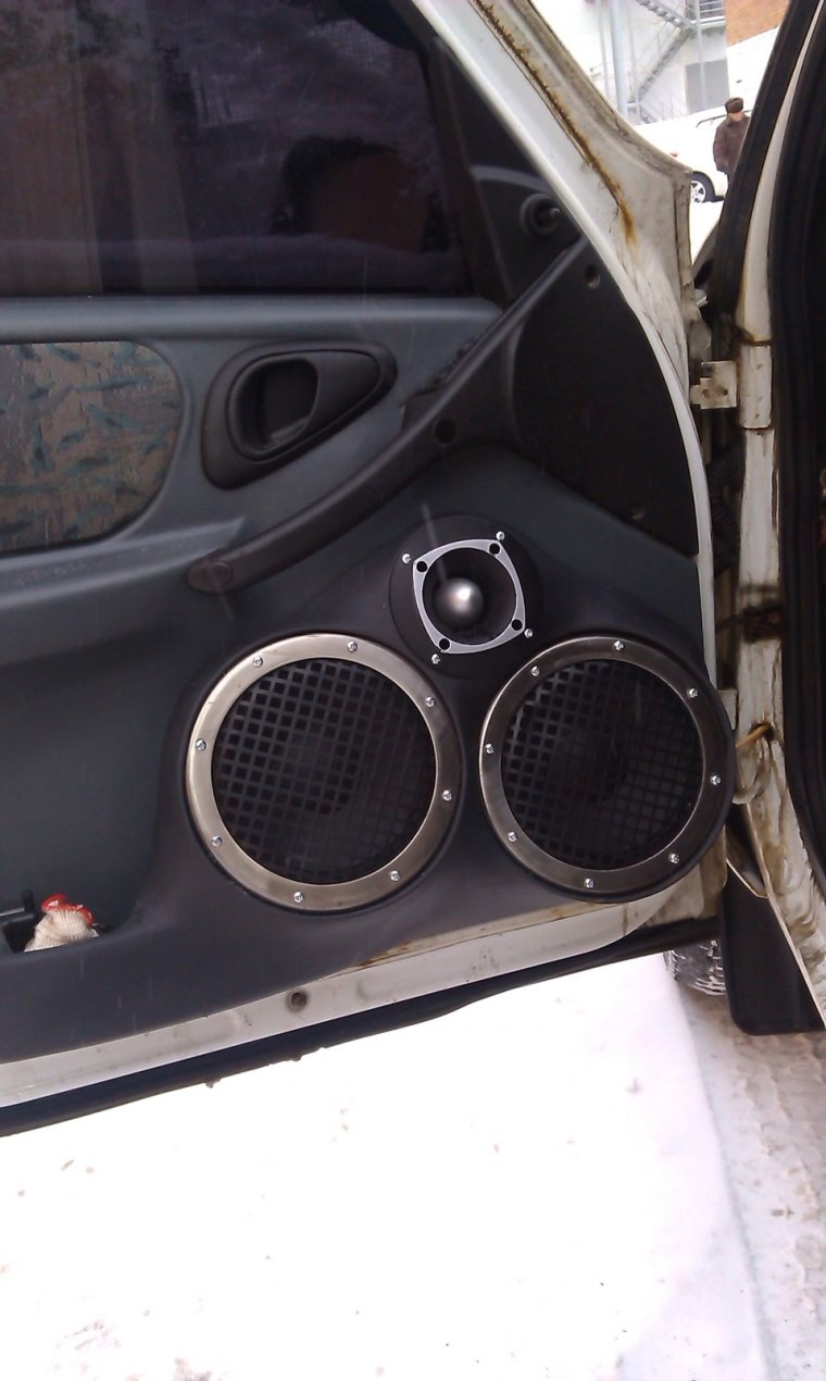 Обшивки Нива Шевроле под 16+20 динамики