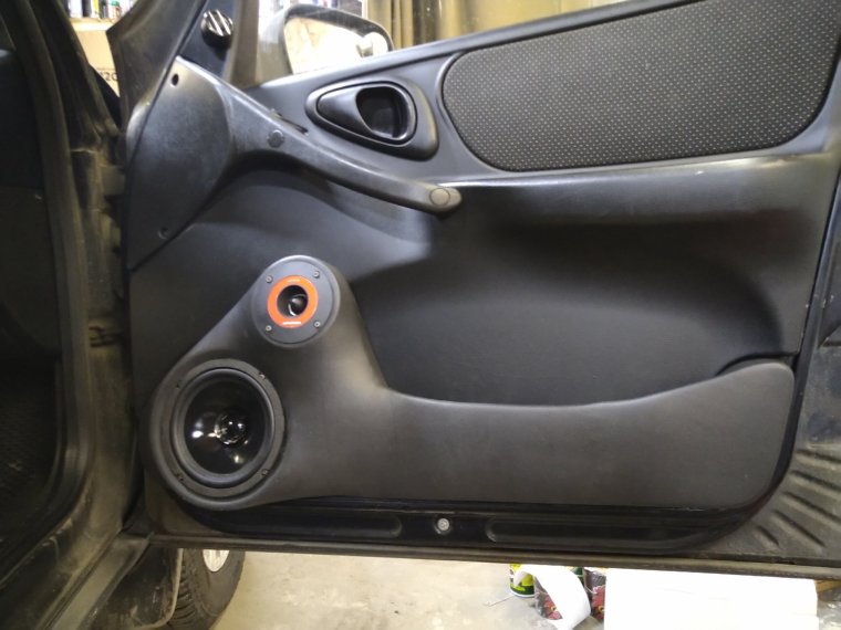 Подиумы на задние динамики Шеви Нива