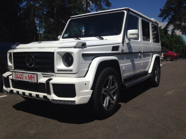 Белый Мерседес Бенц Гелендваген