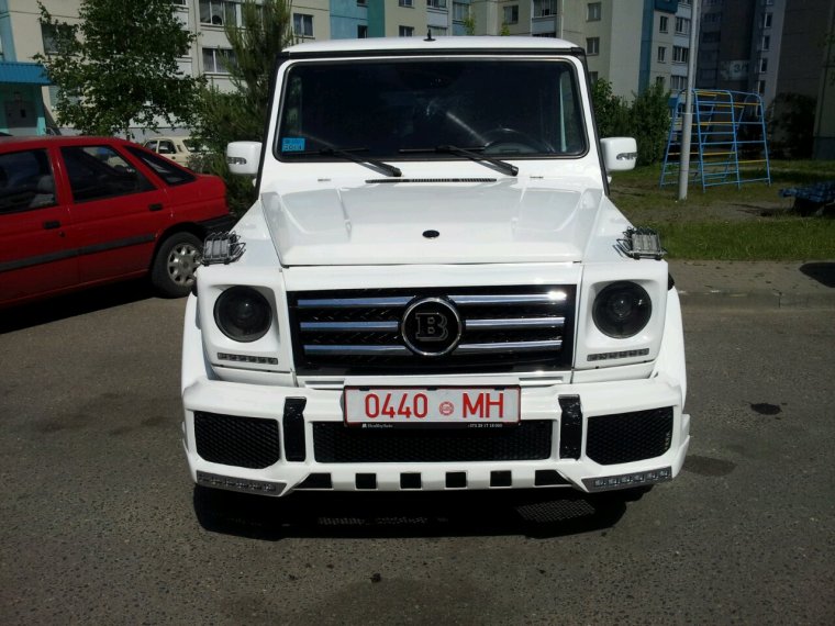 Автомобиль Гелендваген белый