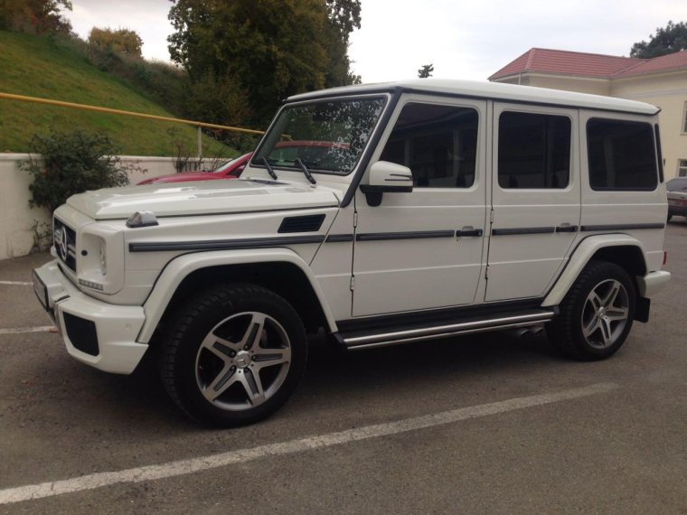 Белый Мерседес Бенц Гелендваген