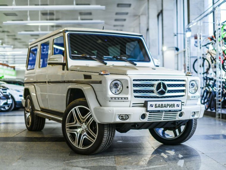 Белый Мерседес Бенц Гелендваген