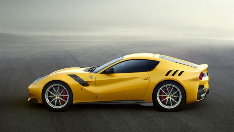 Ferrari f12 желтая