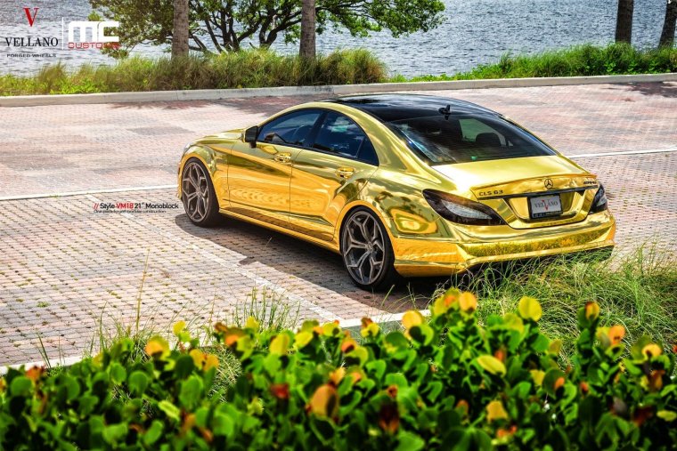 Mercedes Benz CLS 63 AMG Tuning золотой